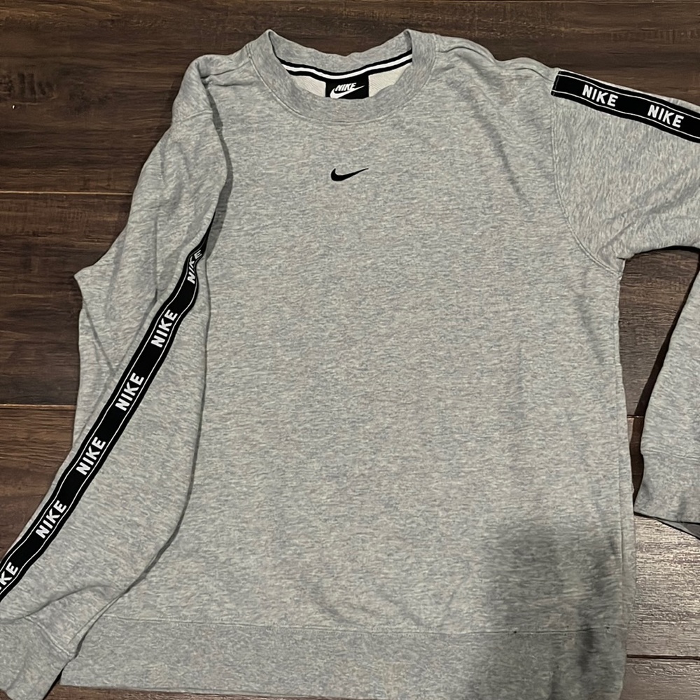 nike sweatshirt